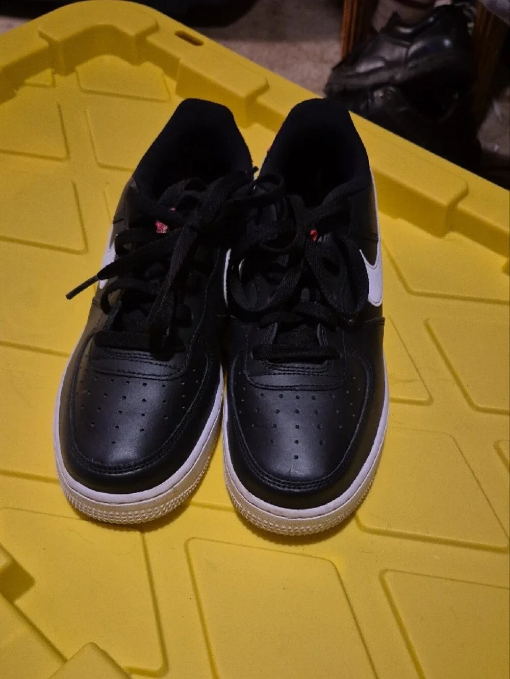 Nike Kids Low-Top Sneakers — Black & Pink Accents - Picture 3 of 5